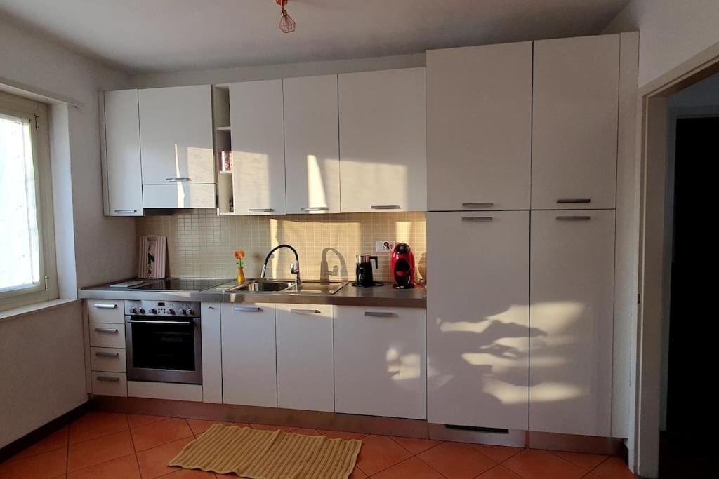 Charming Penthouse Near Como Lake ชิอาซโซ ภายนอก รูปภาพ