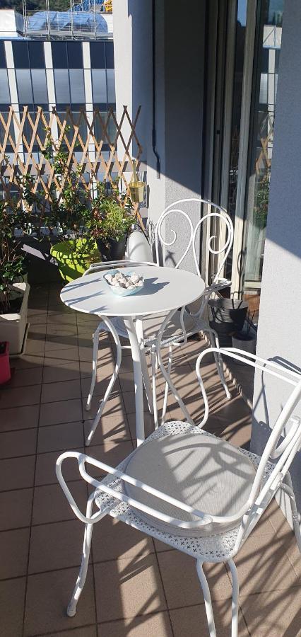 Charming Penthouse Near Como Lake ชิอาซโซ ภายนอก รูปภาพ