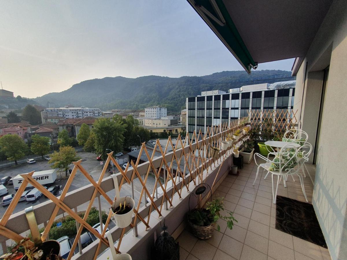 Charming Penthouse Near Como Lake ชิอาซโซ ภายนอก รูปภาพ